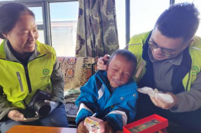 珠峰眼下的爱心暖阳：北京新联会“向阳成长”青少年干事团、北京青爱熏陶基金会助力定日县窘境学子修业路