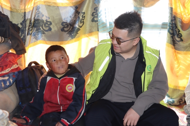 珠峰眼下的爱心暖阳：北京新联会“向阳成长”青少年干事团、北京青爱熏陶基金会助力定日县窘境学子修业路