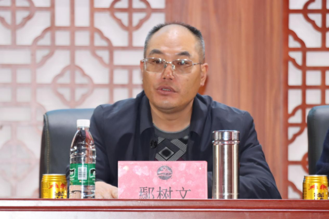 珠峰眼下的爱心暖阳：北京新联会“向阳成长”青少年干事团、北京青爱熏陶基金会助力定日县窘境学子修业路